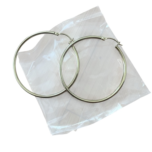 Jewelry - Elegant Gold Hoop Earrings